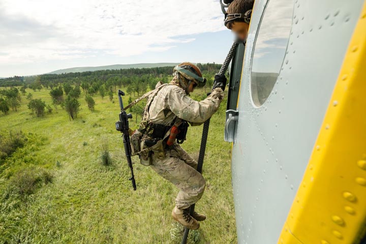 Росгвардейцам Хакасии пришлось десантироваться в труднодоступных участках